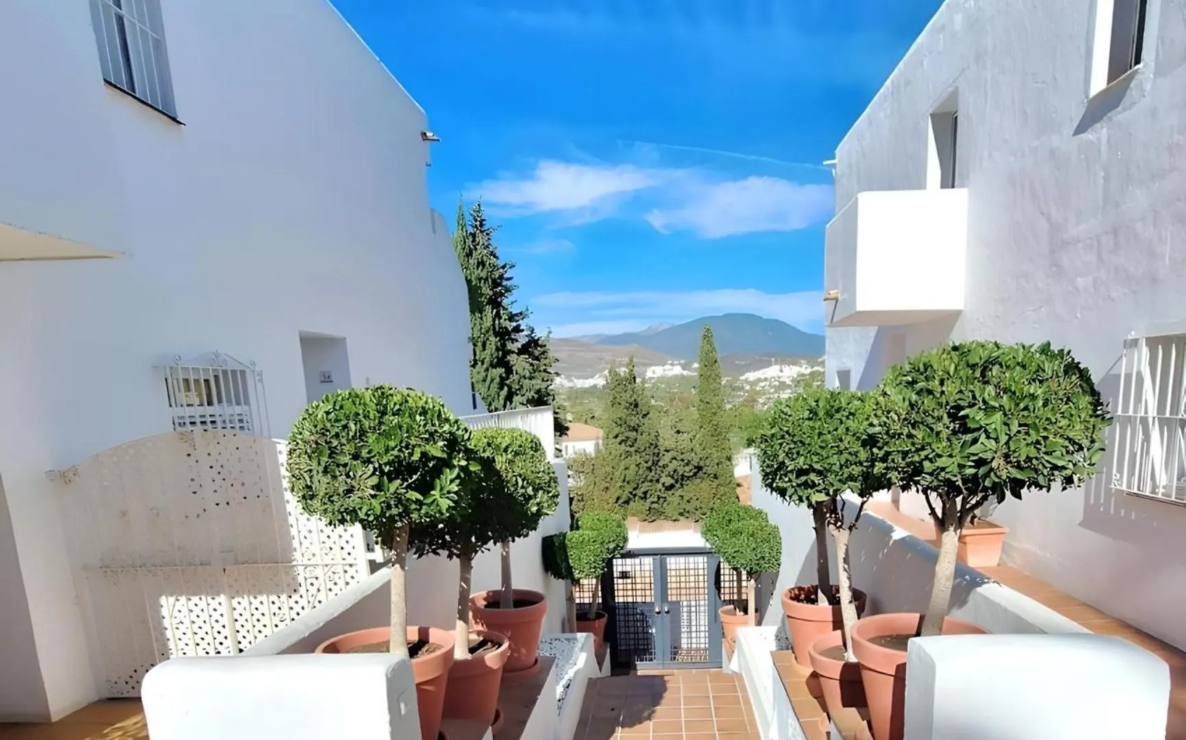 Gorgeous 2Br Apt. W/ Mountain View Puerto Banus Marbella İspanya