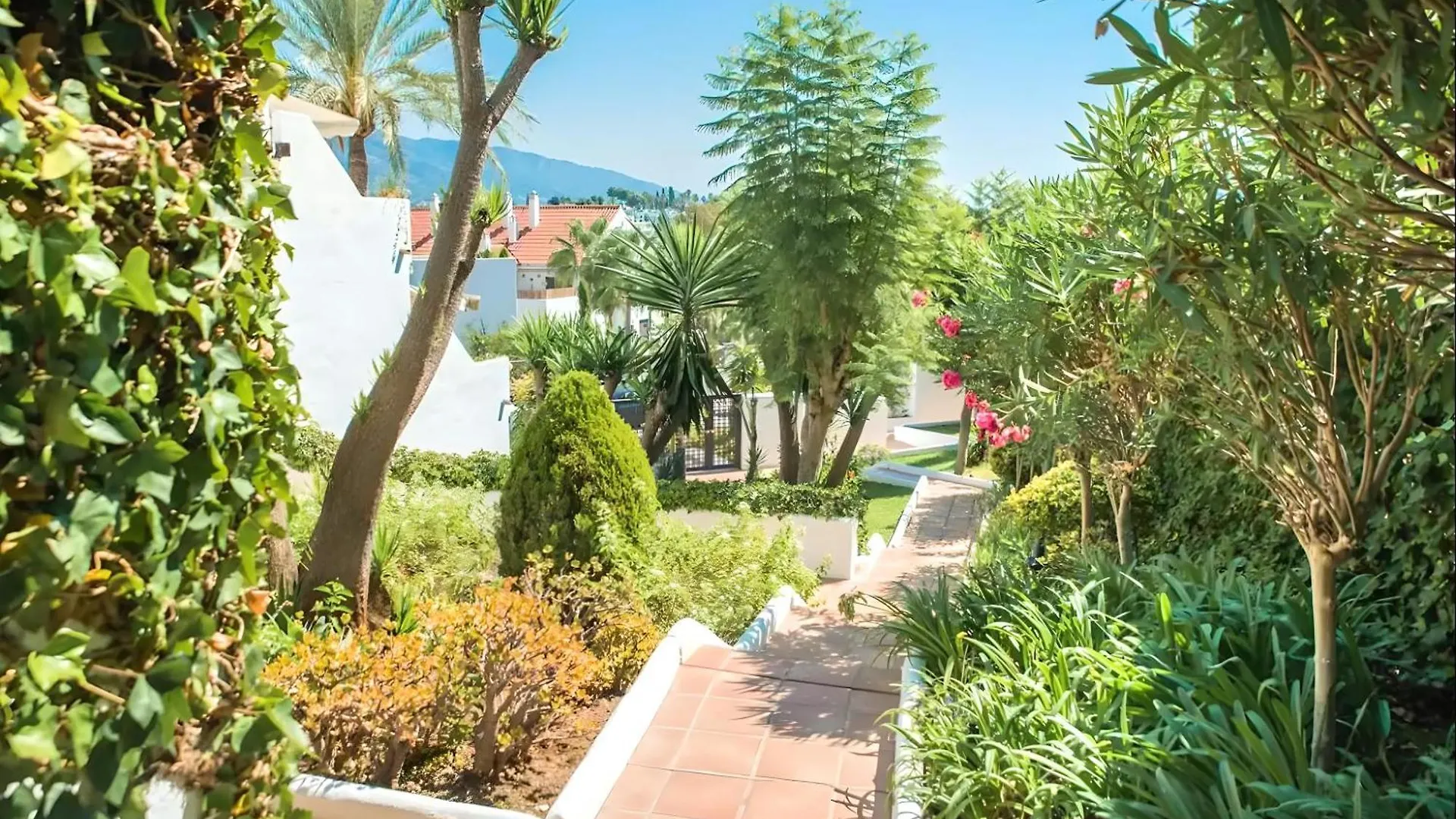 Gorgeous 2Br Apt. W/ Mountain View Puerto Banus Marbella Holiday home